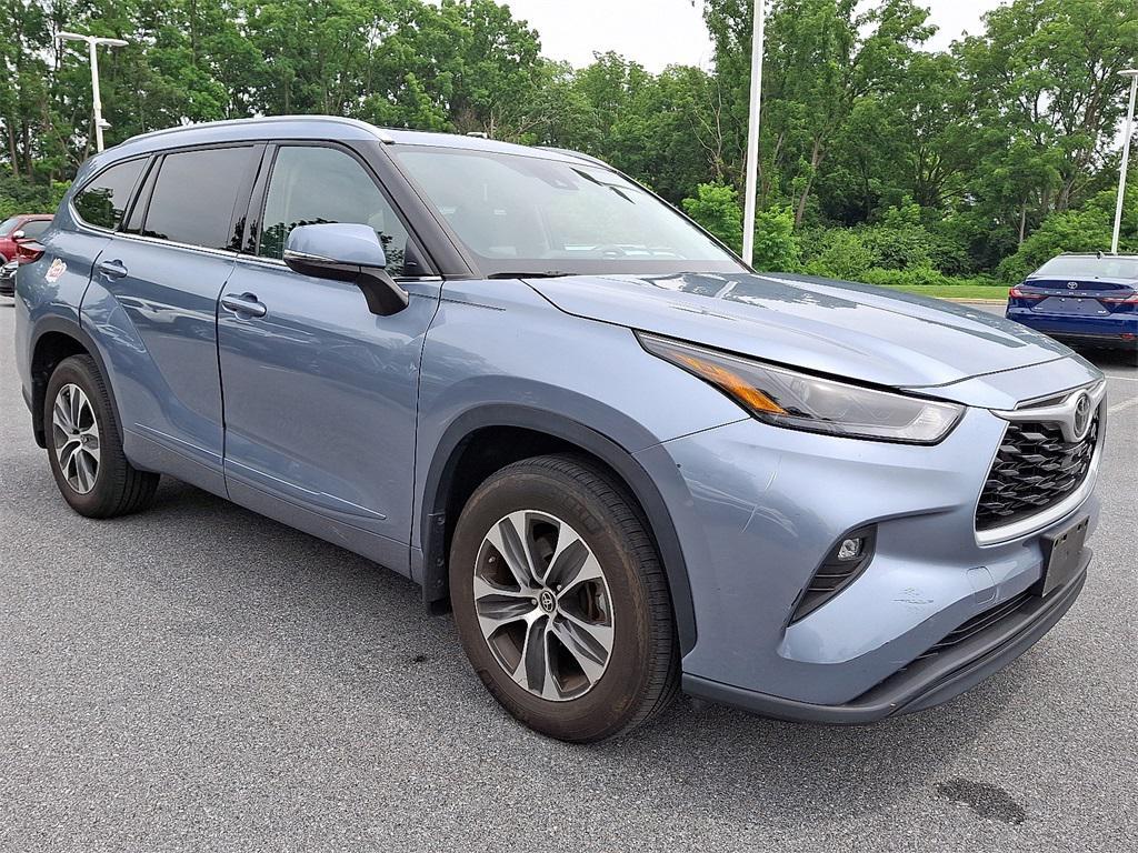 used 2022 Toyota Highlander car, priced at $37,707