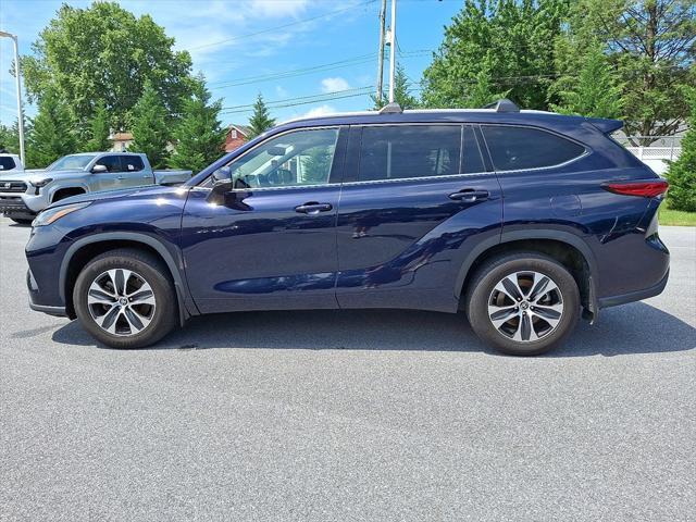 used 2022 Toyota Highlander car, priced at $32,987
