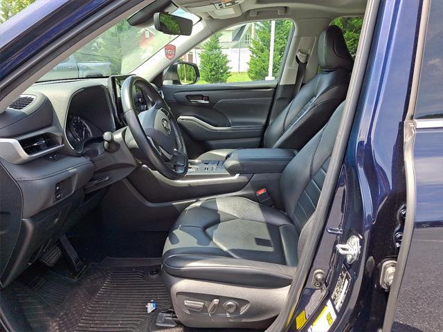 used 2022 Toyota Highlander car, priced at $32,987