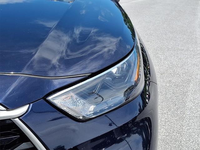 used 2022 Toyota Highlander car, priced at $32,987