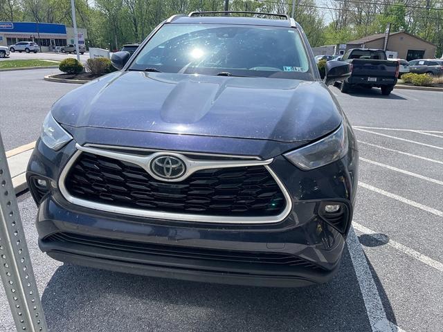 used 2022 Toyota Highlander car, priced at $33,607