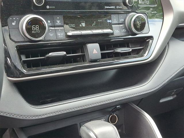 used 2022 Toyota Highlander Hybrid car, priced at $40,487