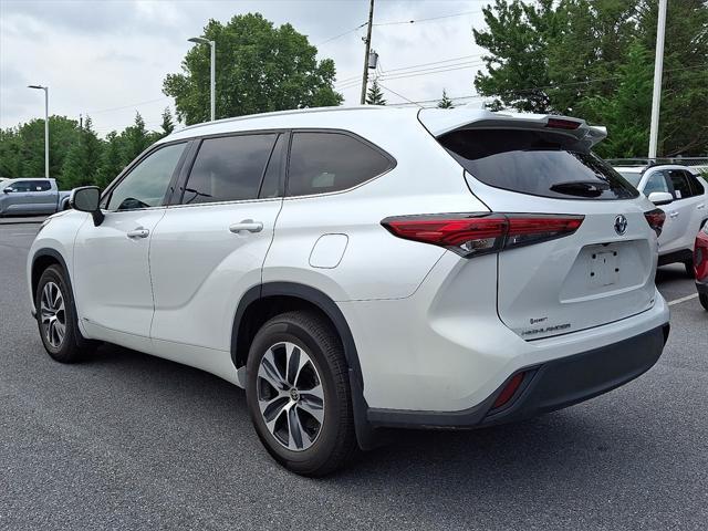 used 2022 Toyota Highlander Hybrid car, priced at $40,487