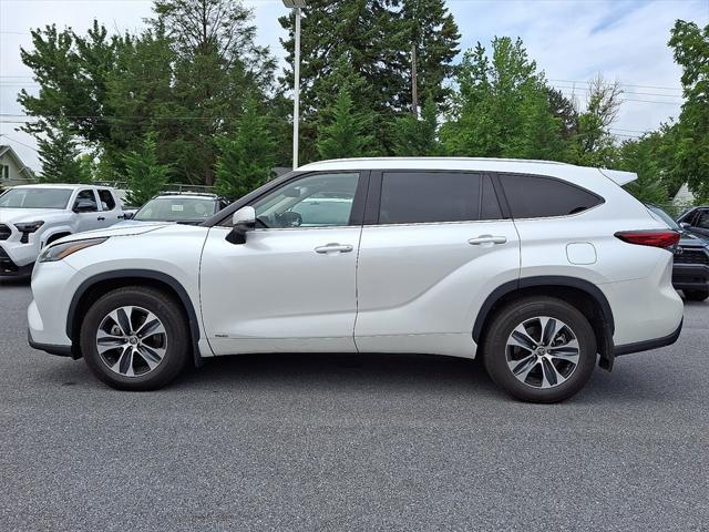 used 2022 Toyota Highlander Hybrid car, priced at $40,487