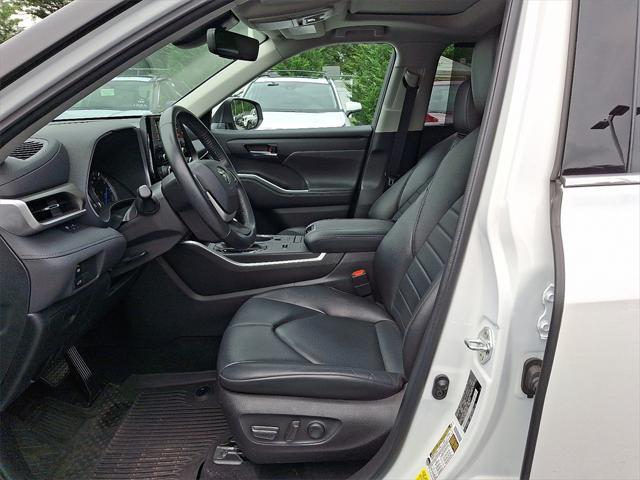 used 2022 Toyota Highlander Hybrid car, priced at $40,487