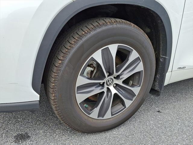 used 2022 Toyota Highlander Hybrid car, priced at $40,487