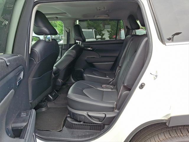 used 2022 Toyota Highlander Hybrid car, priced at $40,487