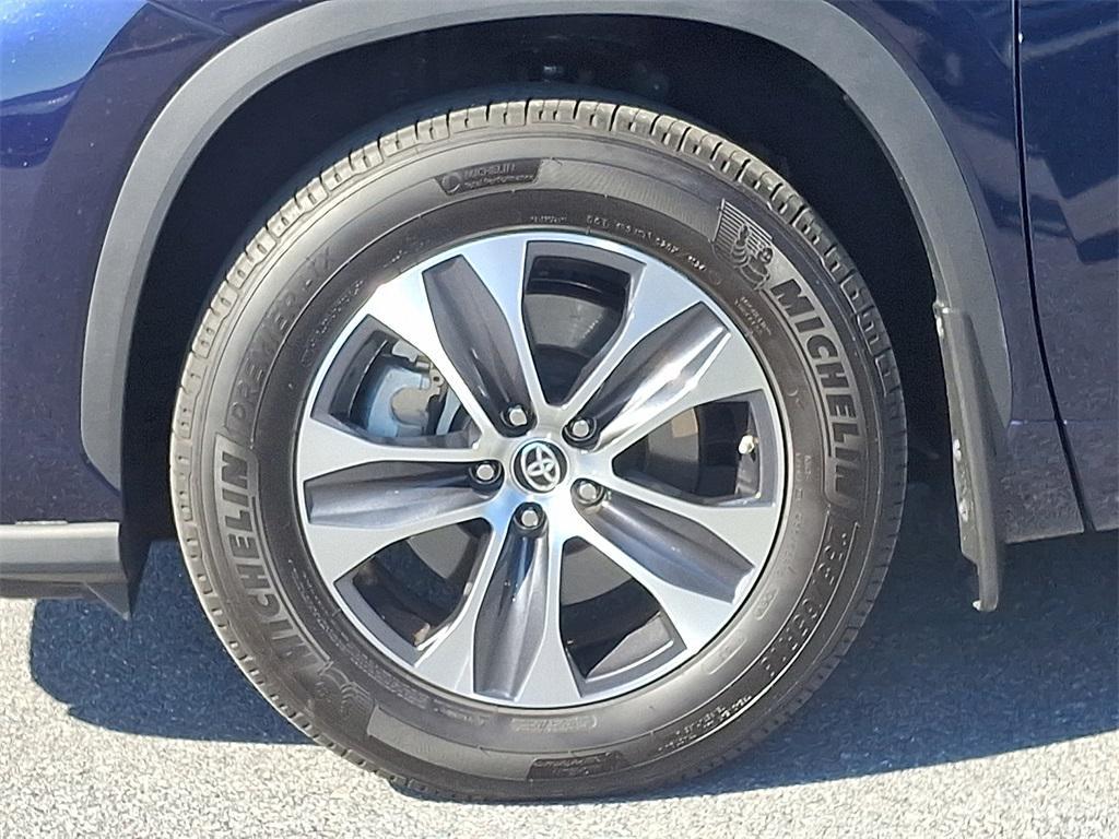 used 2024 Toyota Highlander car, priced at $43,987