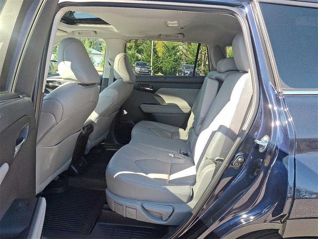 used 2024 Toyota Highlander car, priced at $43,987