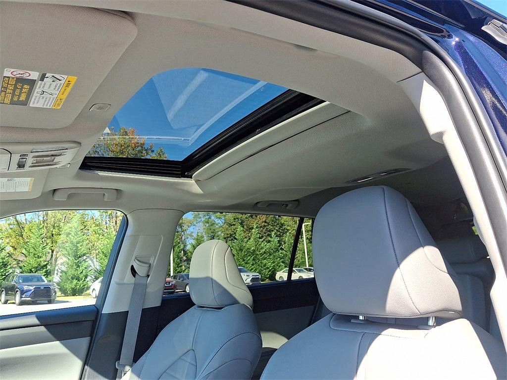 used 2024 Toyota Highlander car, priced at $43,987