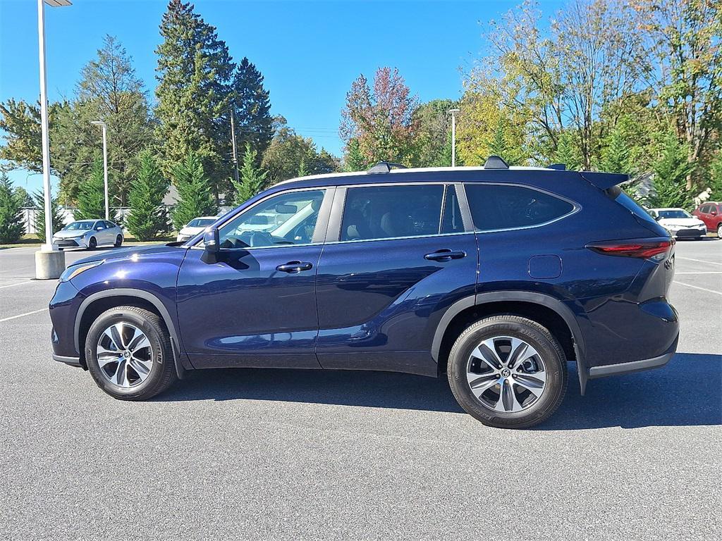 used 2024 Toyota Highlander car, priced at $43,987