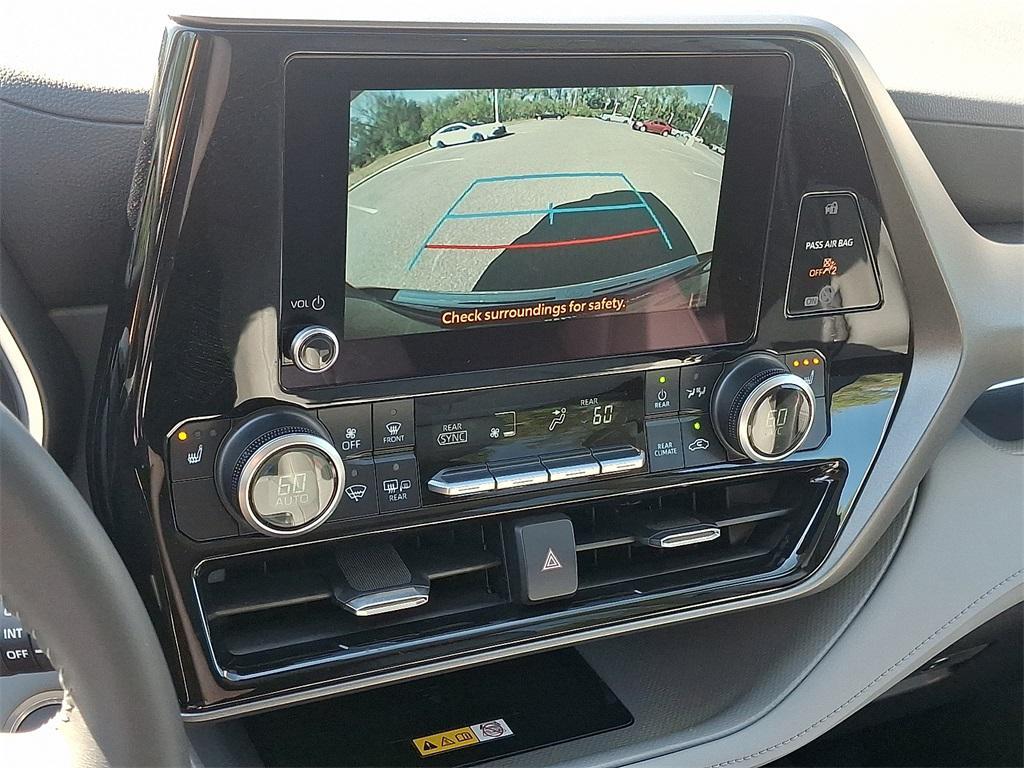 used 2024 Toyota Highlander car, priced at $43,987