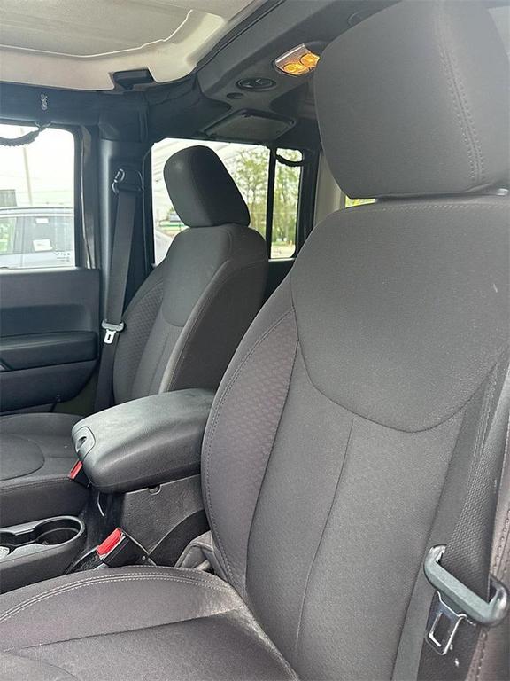 used 2015 Jeep Wrangler Unlimited car, priced at $16,987