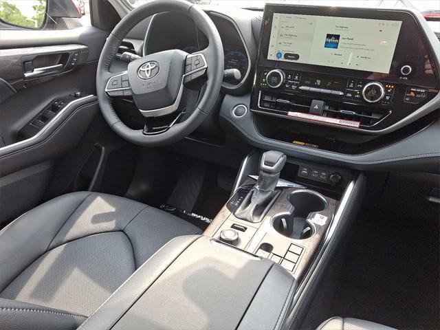 new 2025 Toyota Highlander car, priced at $52,428