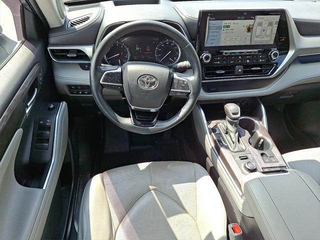 used 2020 Toyota Highlander car, priced at $33,987