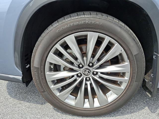 used 2020 Toyota Highlander car, priced at $33,987