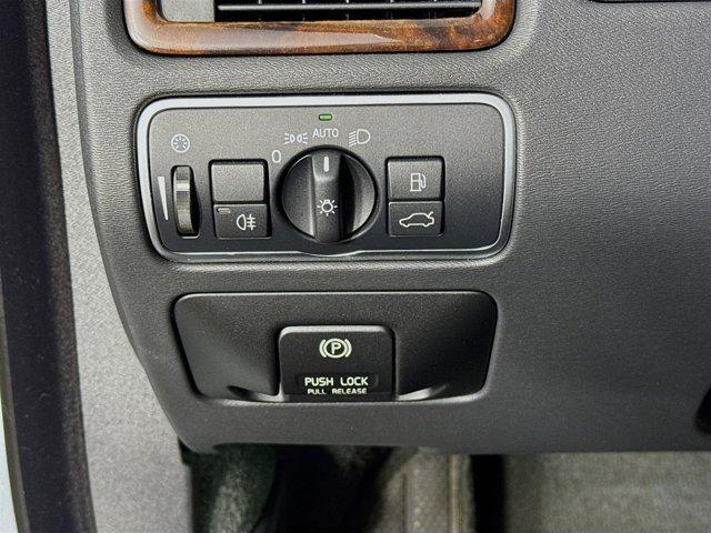 used 2014 Volvo S80 car, priced at $8,625