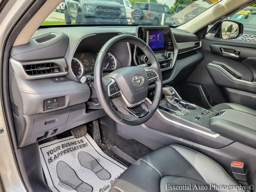 used 2023 Toyota Highlander car