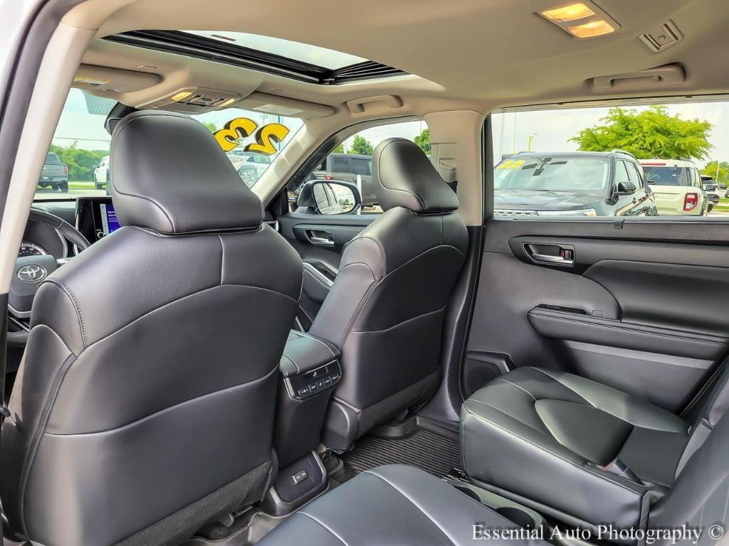 used 2023 Toyota Highlander car