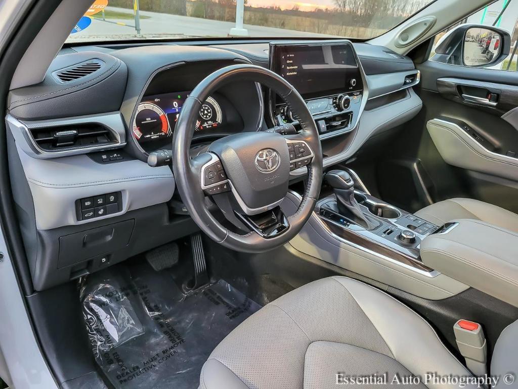 used 2023 Toyota Highlander car