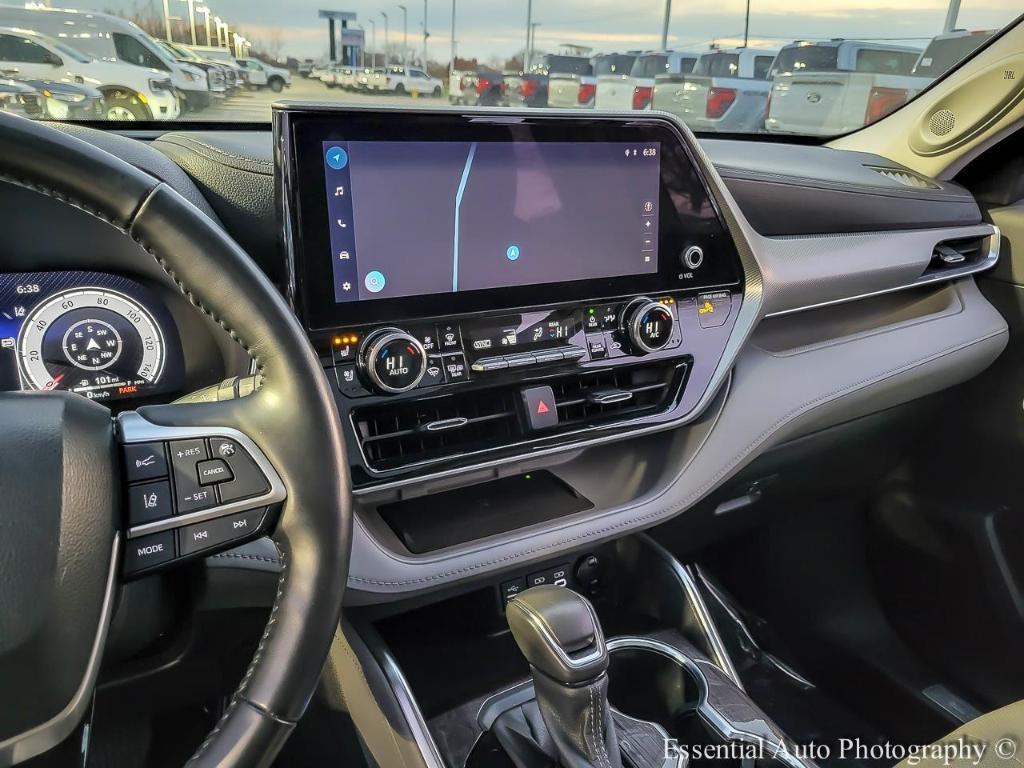 used 2023 Toyota Highlander car