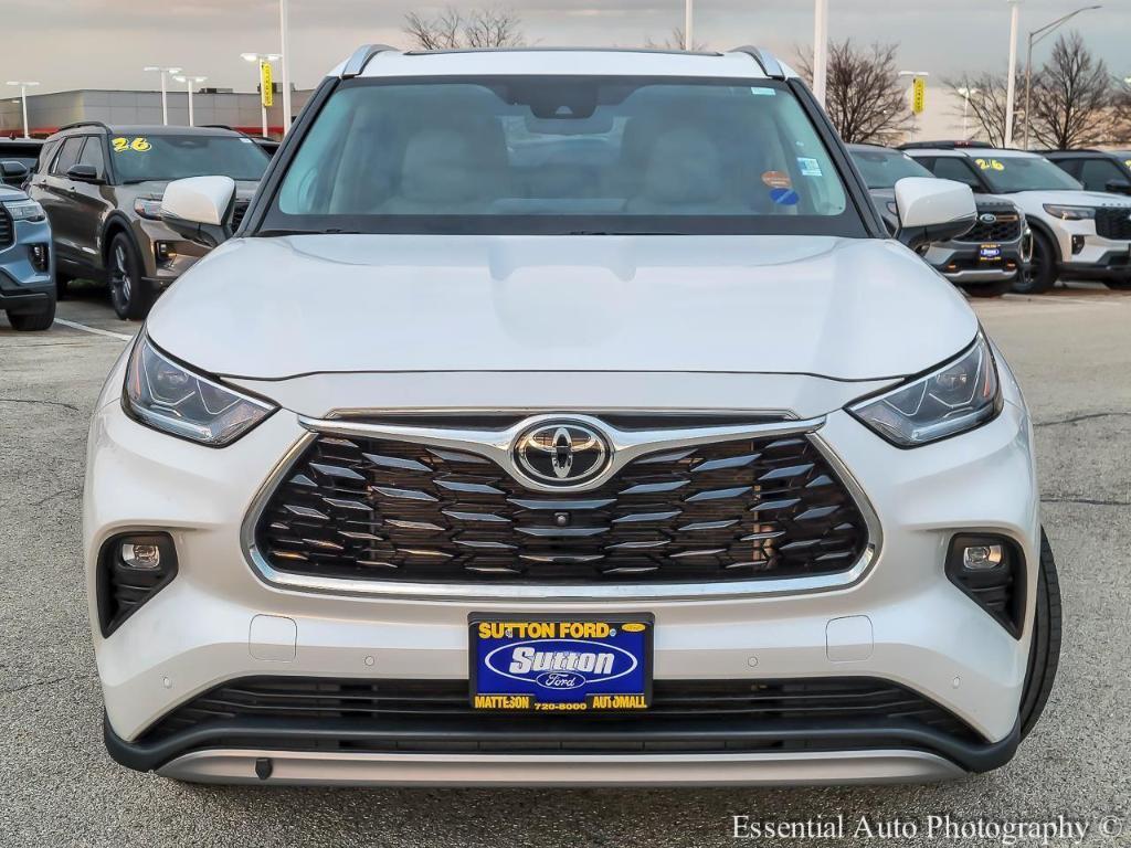 used 2023 Toyota Highlander car