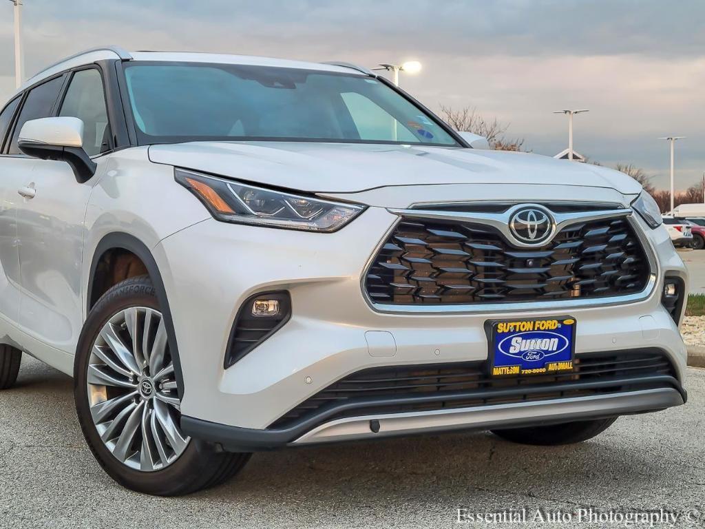 used 2023 Toyota Highlander car