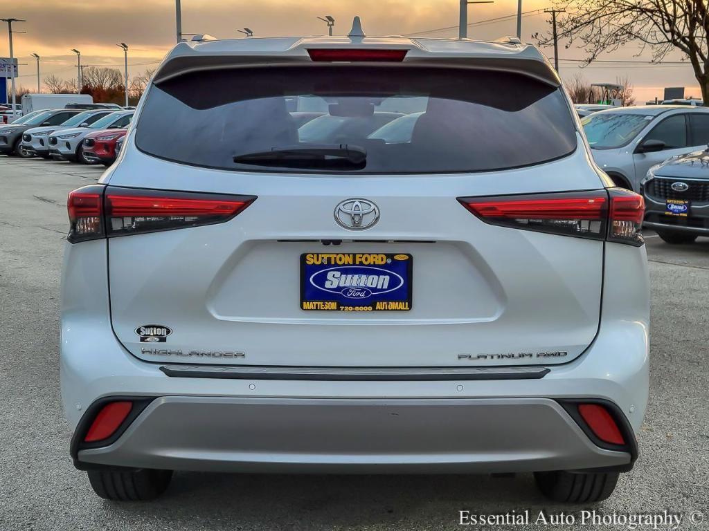 used 2023 Toyota Highlander car