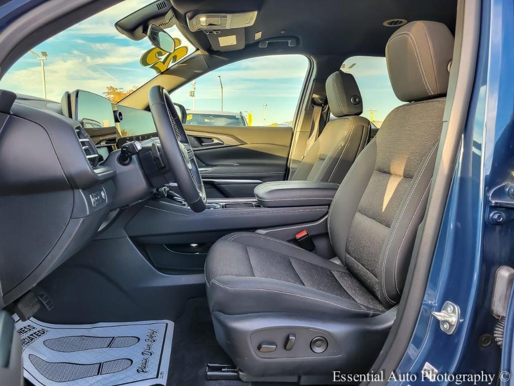 used 2025 Chevrolet Traverse car, priced at $35,775