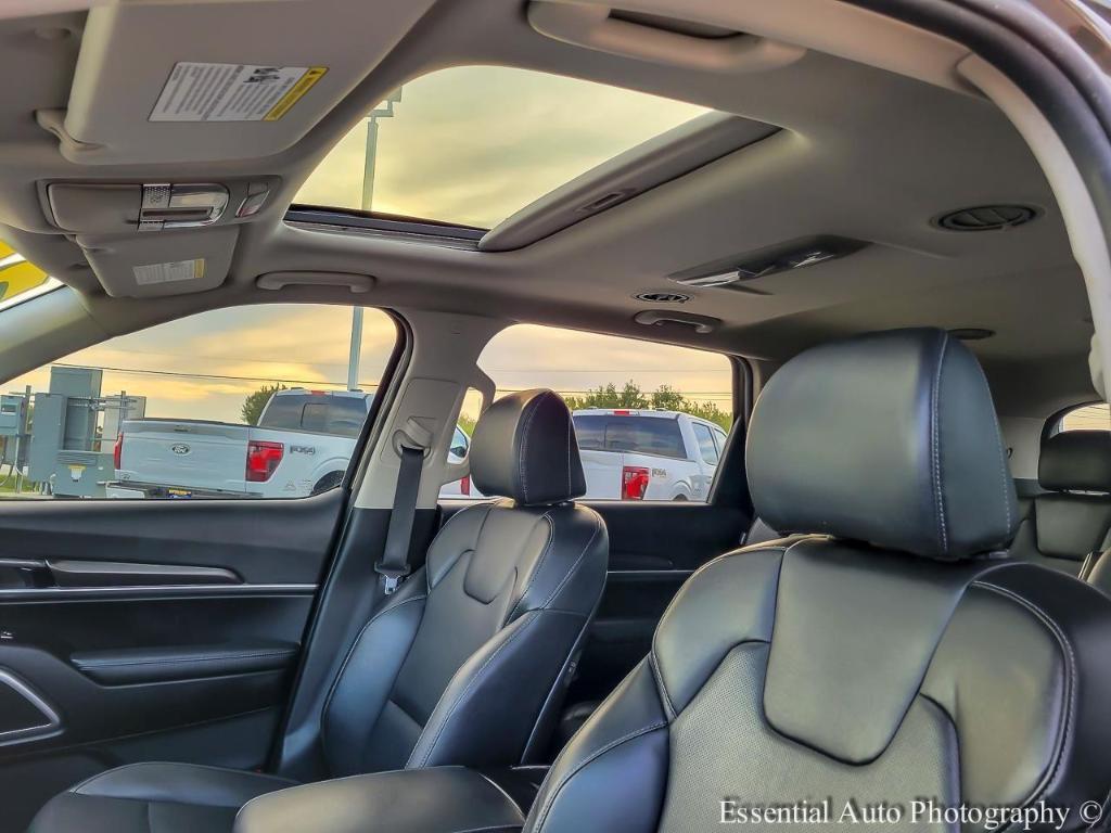 used 2023 Kia Telluride car, priced at $30,321