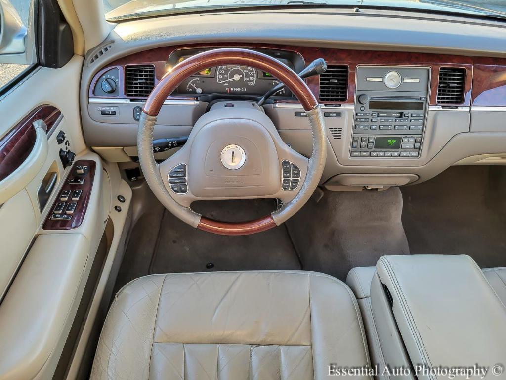 used 2003 Lincoln Town Car car, priced at $6,491