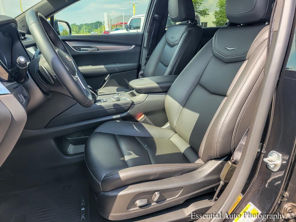 used 2024 Cadillac XT5 car, priced at $33,998