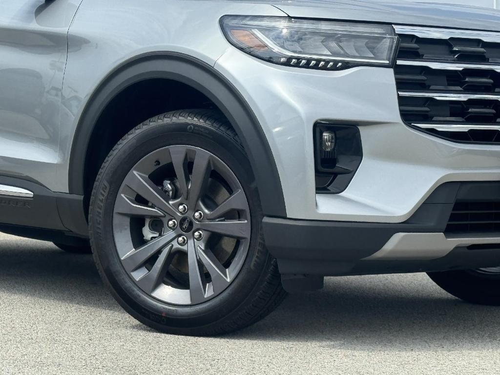 new 2025 Ford Explorer car, priced at $45,000