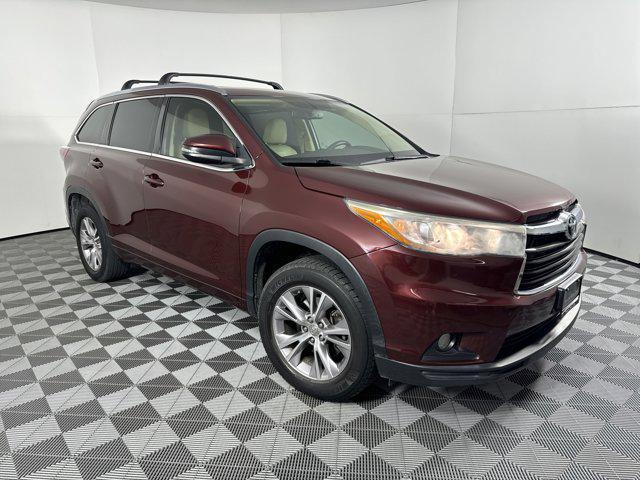 used 2015 Toyota Highlander car, priced at $21,999