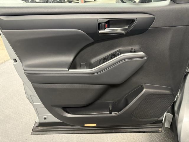 used 2022 Toyota Highlander car, priced at $42,950