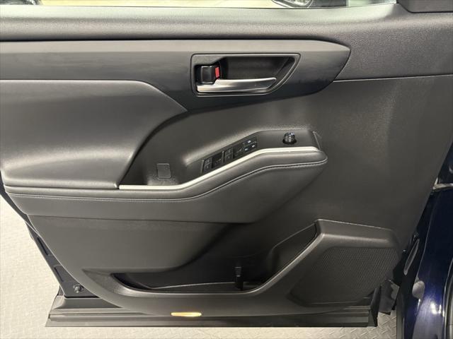 used 2022 Toyota Highlander car, priced at $42,495