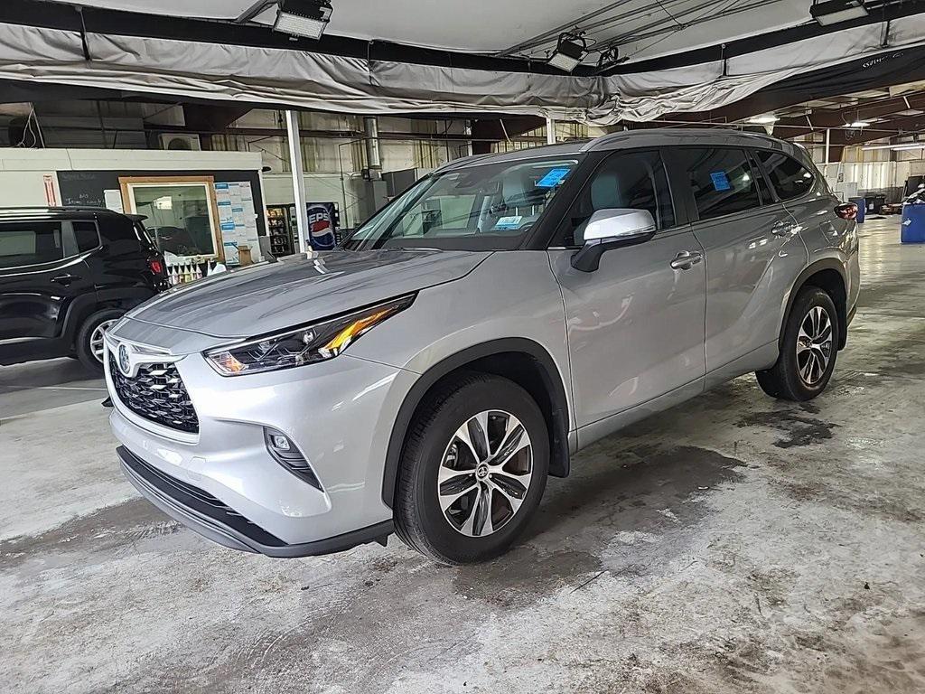 used 2024 Toyota Highlander car, priced at $44,950