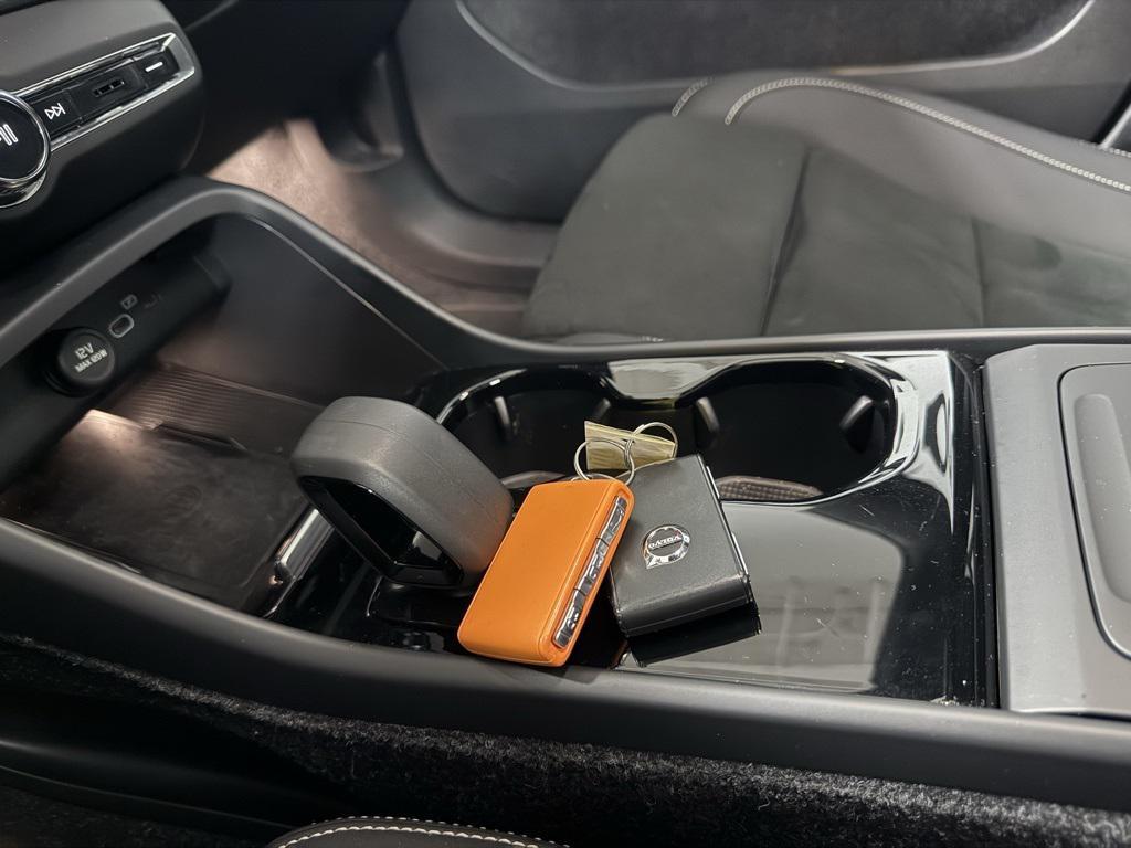 used 2022 Volvo C40 Recharge Pure Electric car, priced at $33,950