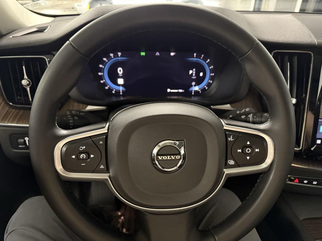 used 2022 Volvo XC60 car, priced at $40,495