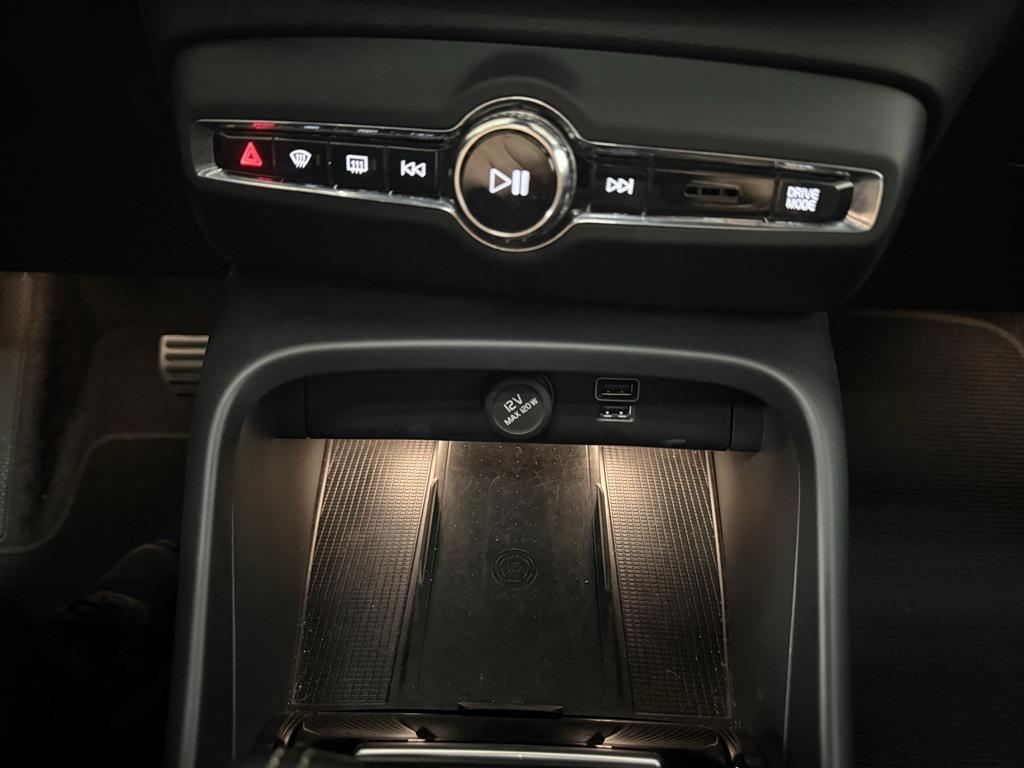 used 2020 Volvo XC40 car, priced at $30,950