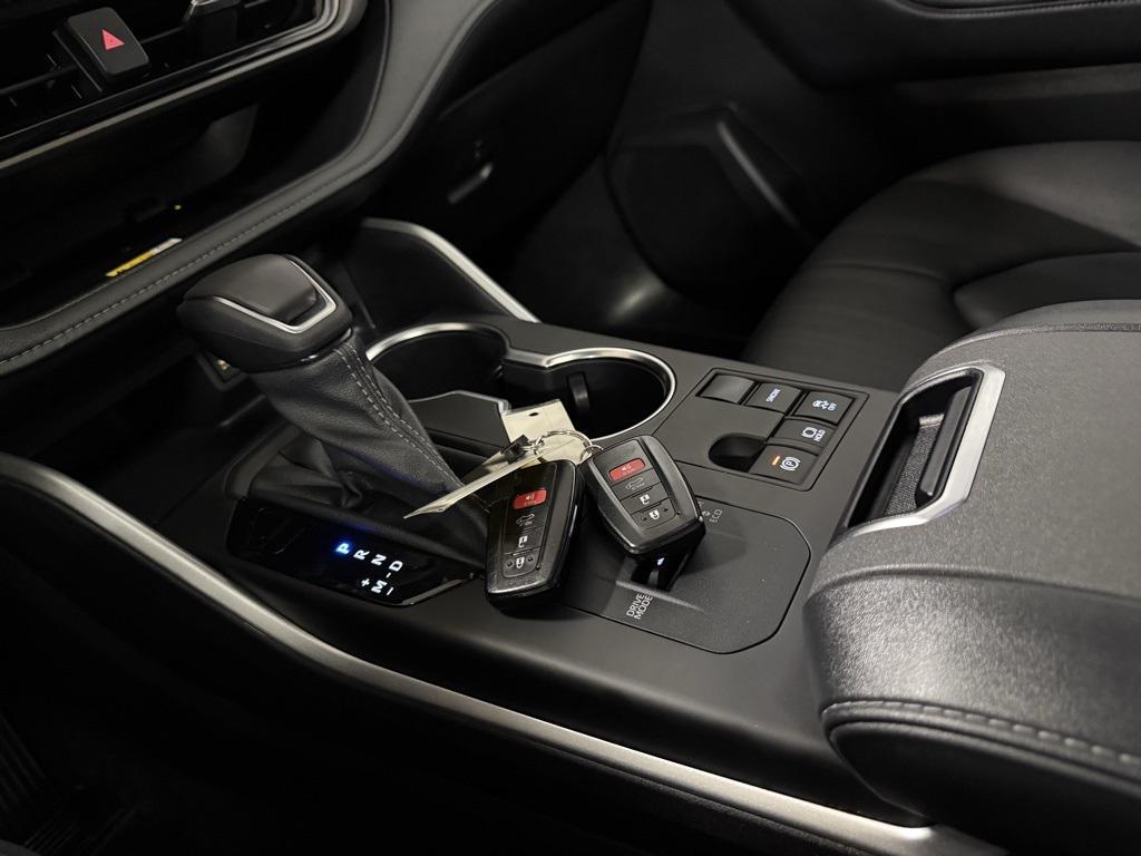 used 2023 Toyota Highlander car, priced at $37,950