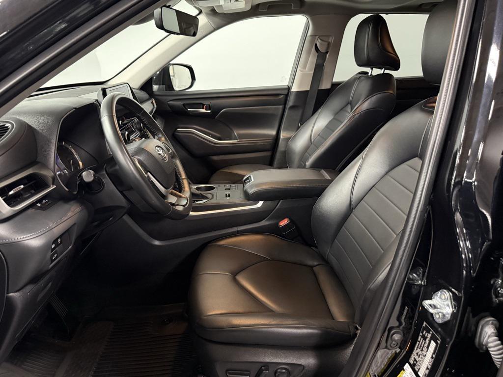 used 2023 Toyota Highlander car, priced at $37,950