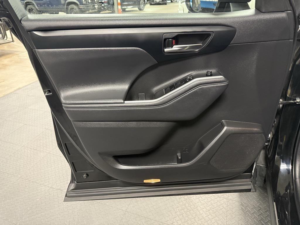 used 2023 Toyota Highlander car, priced at $37,950