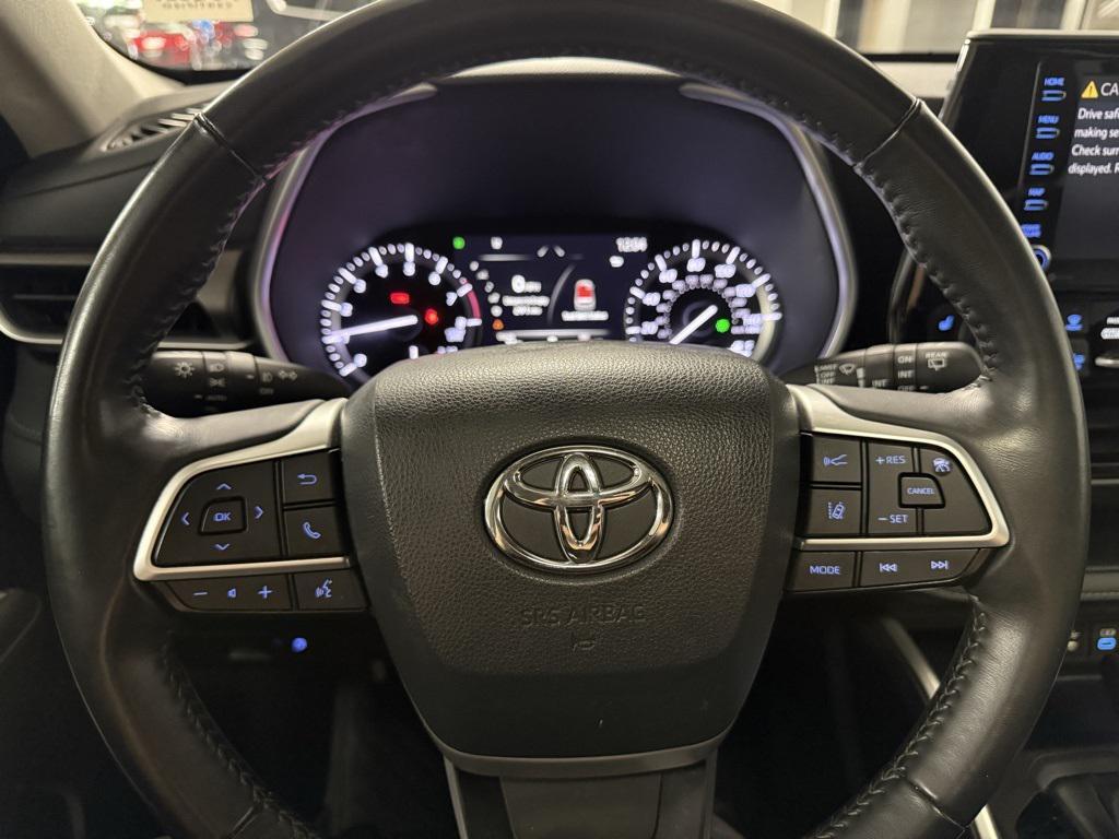 used 2022 Toyota Highlander car, priced at $41,950
