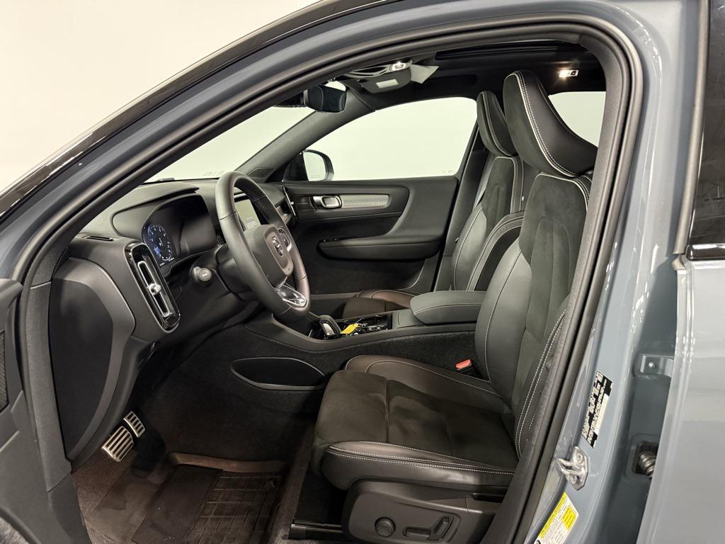 used 2022 Volvo XC40 car, priced at $37,950