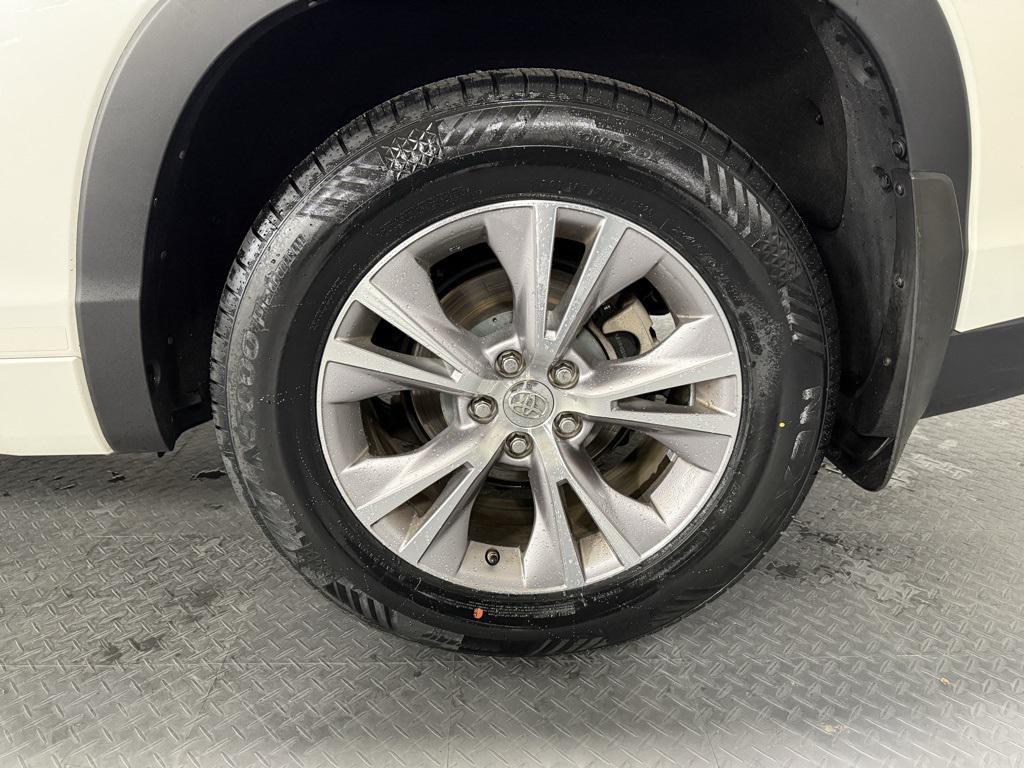 used 2015 Toyota Highlander car, priced at $18,950