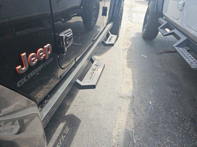 used 2021 Jeep Gladiator car, priced at $34,484