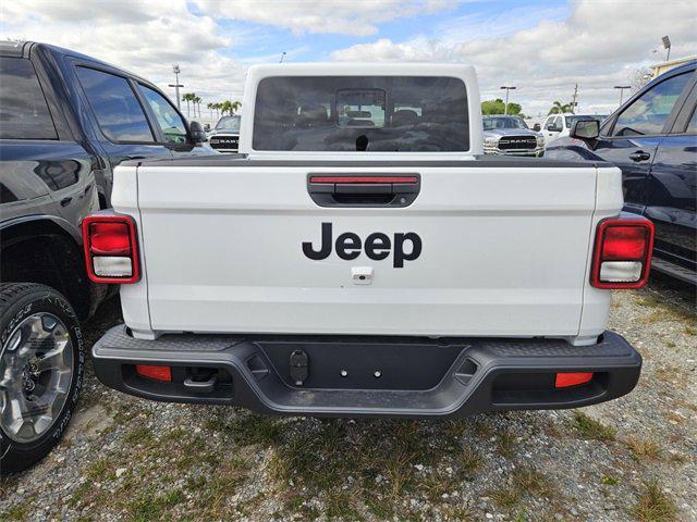 new 2025 Jeep Gladiator car, priced at $38,484