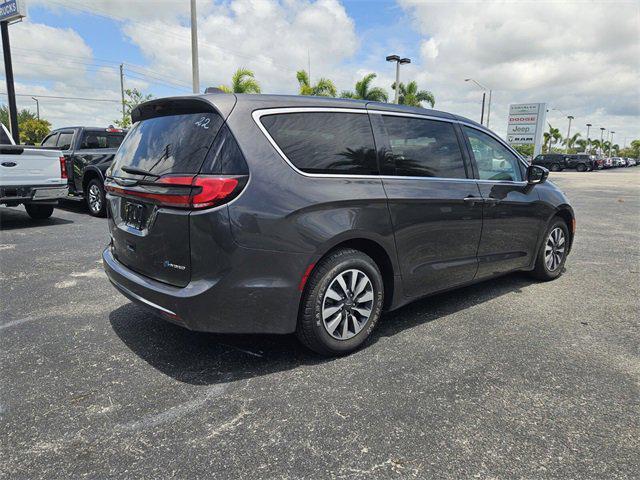 used 2022 Chrysler Pacifica Hybrid car, priced at $20,984