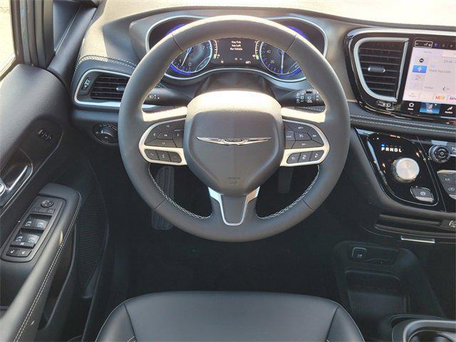 new 2025 Chrysler Pacifica car, priced at $38,984